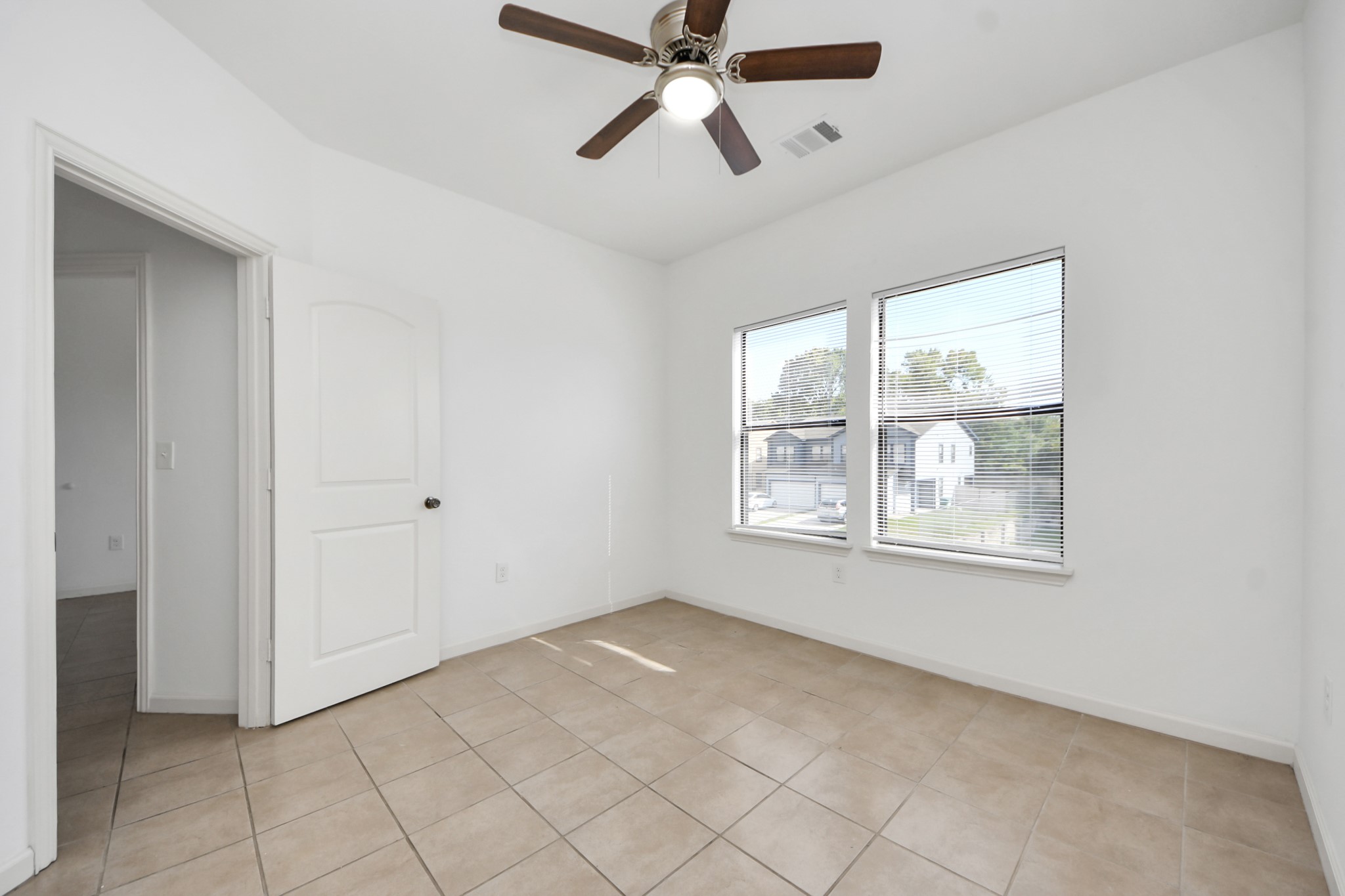 4327 Oak Ridge Drive, Unit A Pasadena, TX 77503 - Photo 7 of 20 a view of an empty room with a window