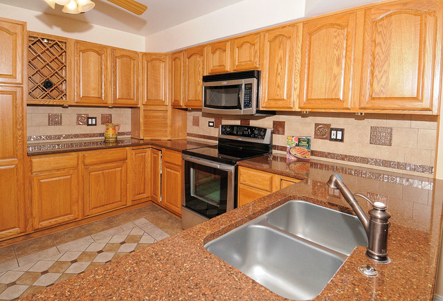 744 Chandler Road Gurnee, IL 60031 - Photo 2 of 24