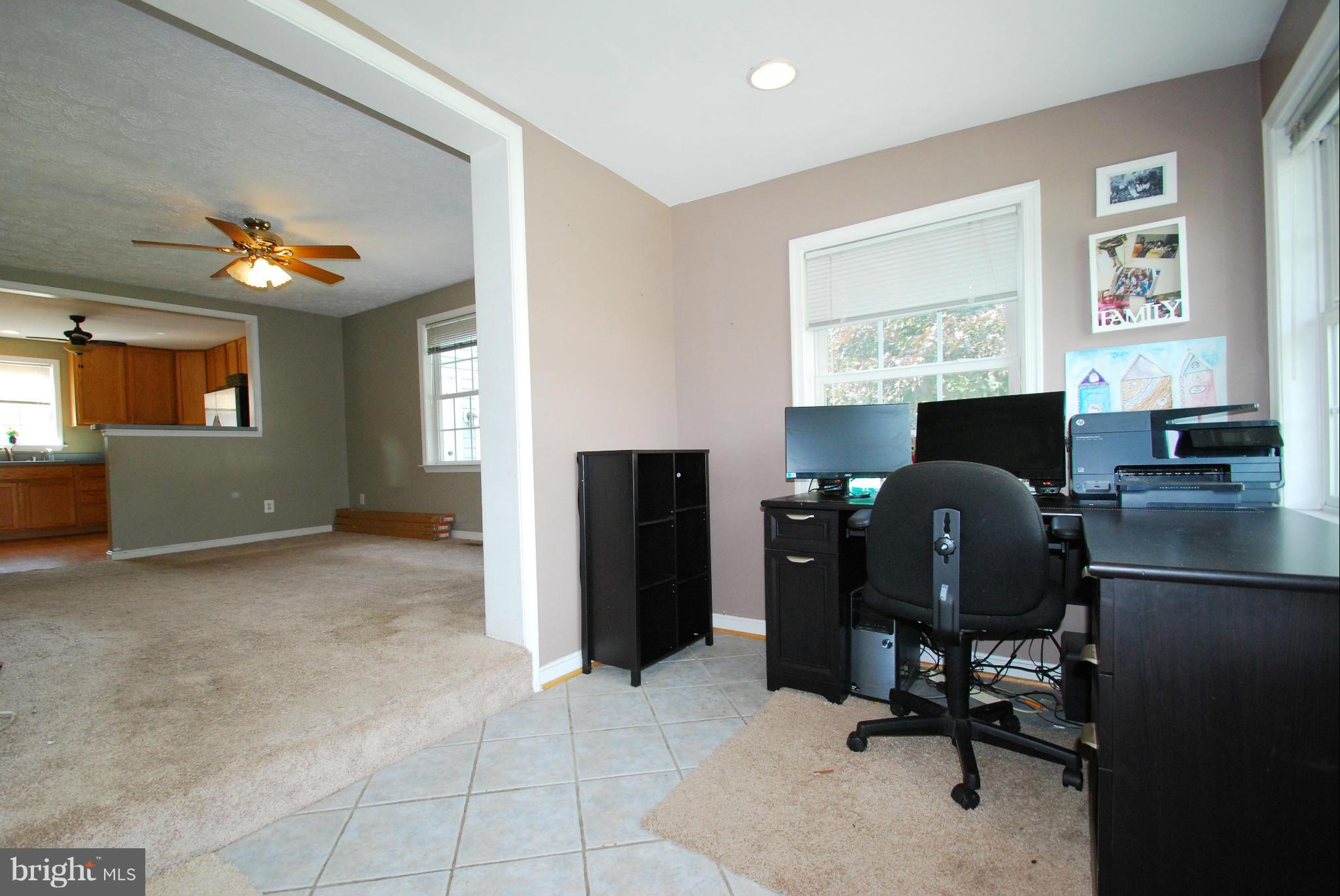 957 Tidewater Road Pasadena, MD 21122 - Photo 2 of 30 Entrance - Office Area / Sunroom