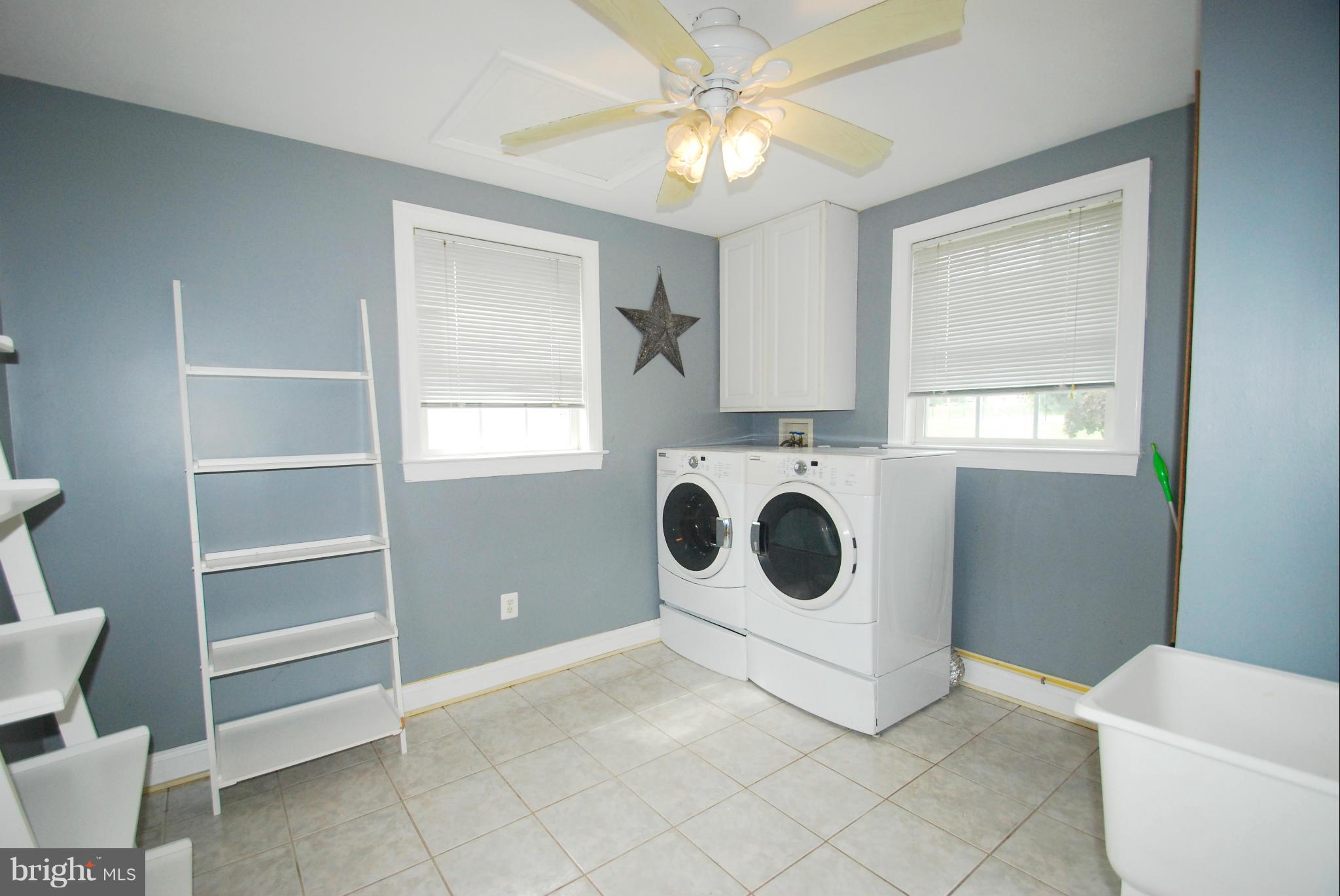 957 Tidewater Road Pasadena, MD 21122 - Photo 11 of 30 Large Laundry Room (Could be additional bedroom)