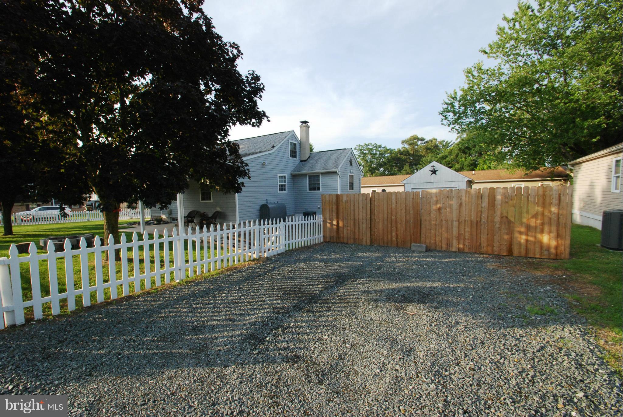 957 Tidewater Road Pasadena, MD 21122 - Photo 24 of 30 Driveway