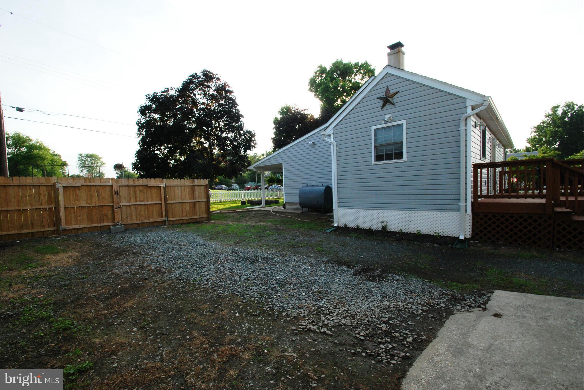 957 Tidewater Road Pasadena, MD 21122 - Photo 25 of 30 Driveway