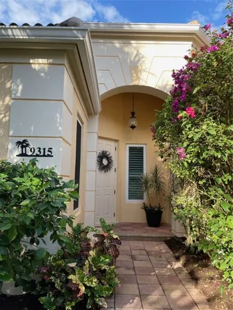 a front view of house with yard