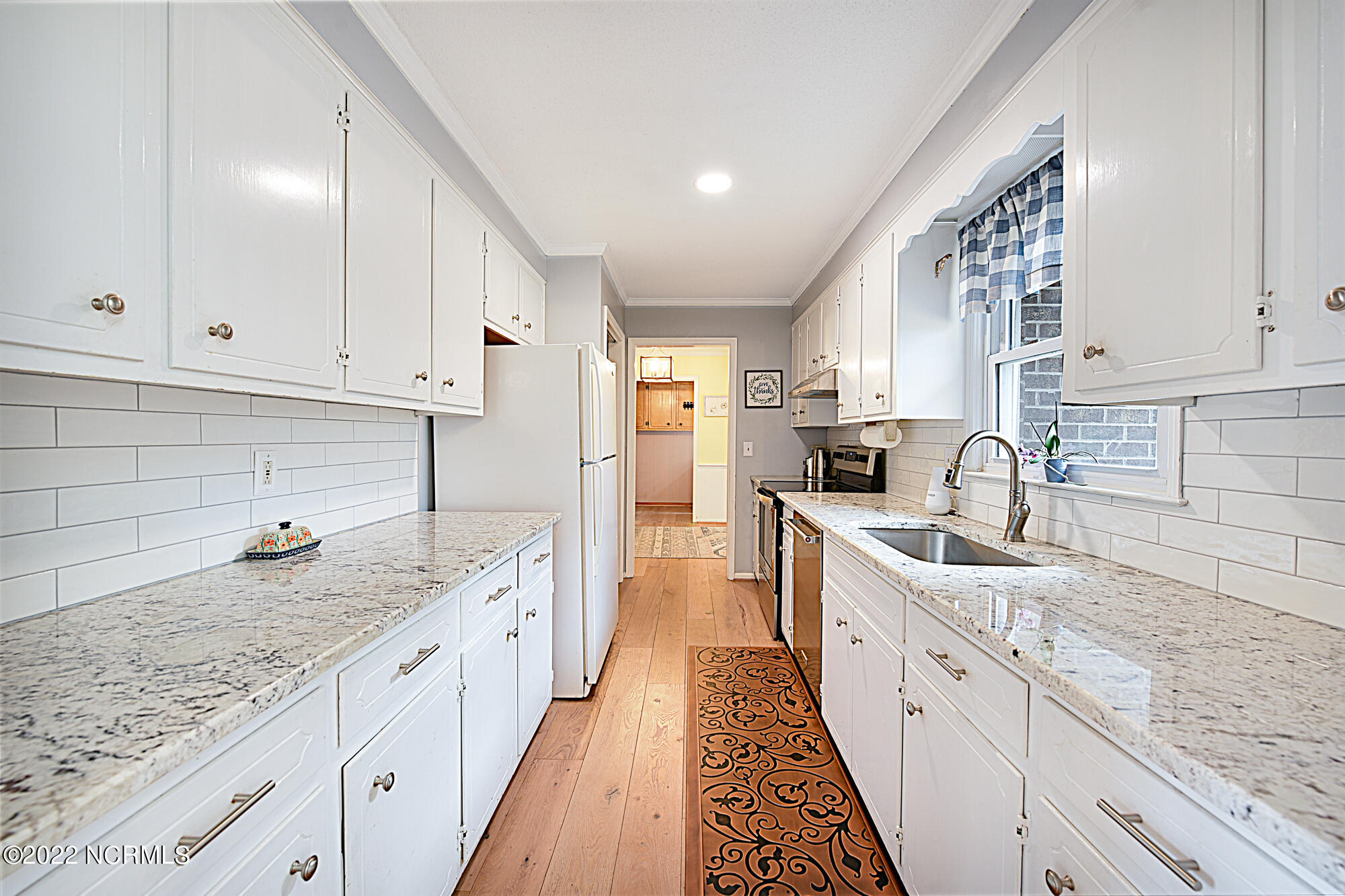 823 Greenbriar Road Wilmington, NC 28409 - Photo 10 of 38 Kitchen
