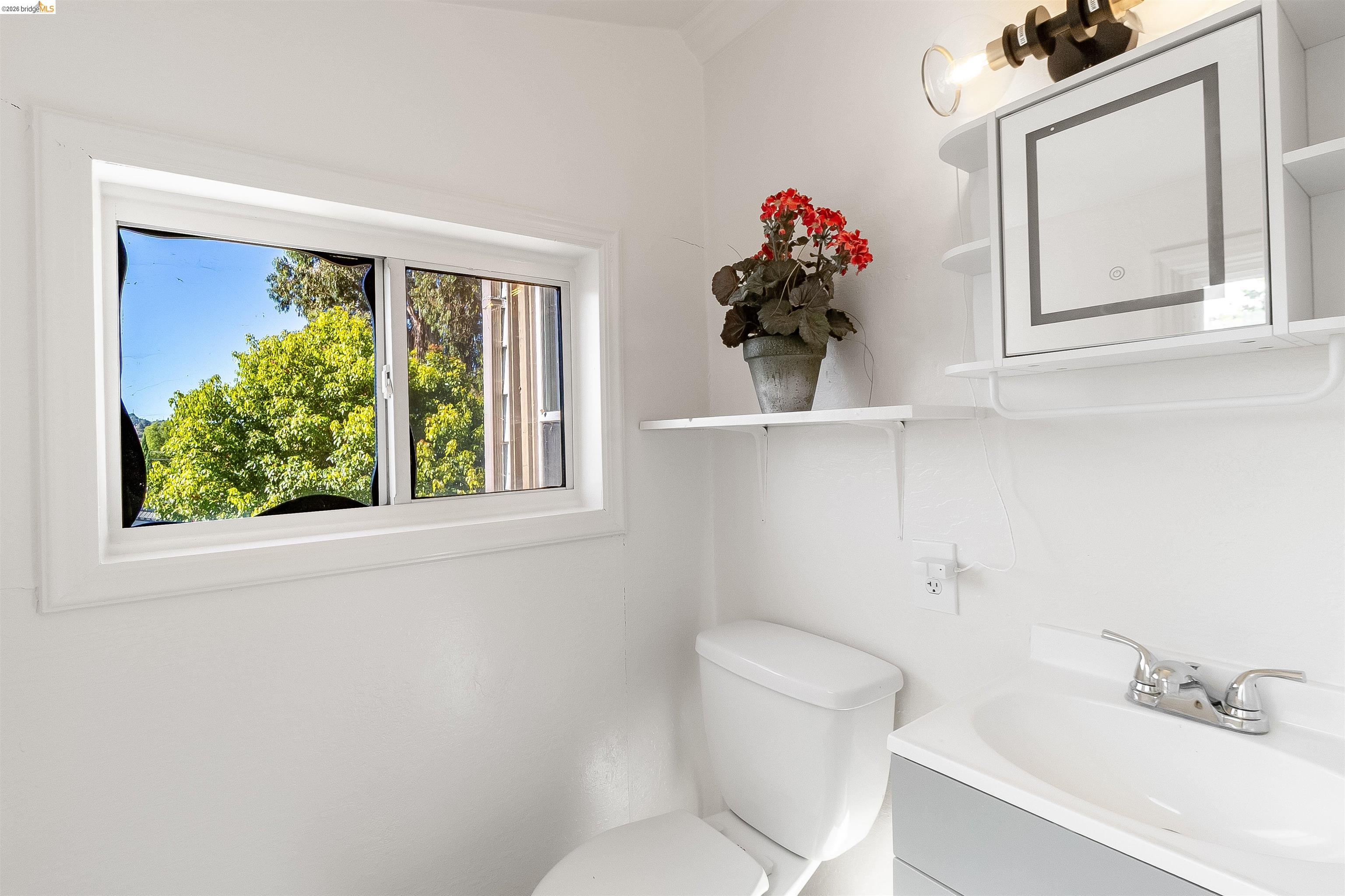 826 Benicia Road Vallejo, CA 94591 - Photo 17 of 36 Gallery Image 17