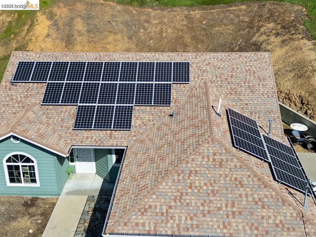 4955 Little John Road Copperopolis, CA 95228 - Photo 40 of 60 a bathroom with a toilet and a shower
