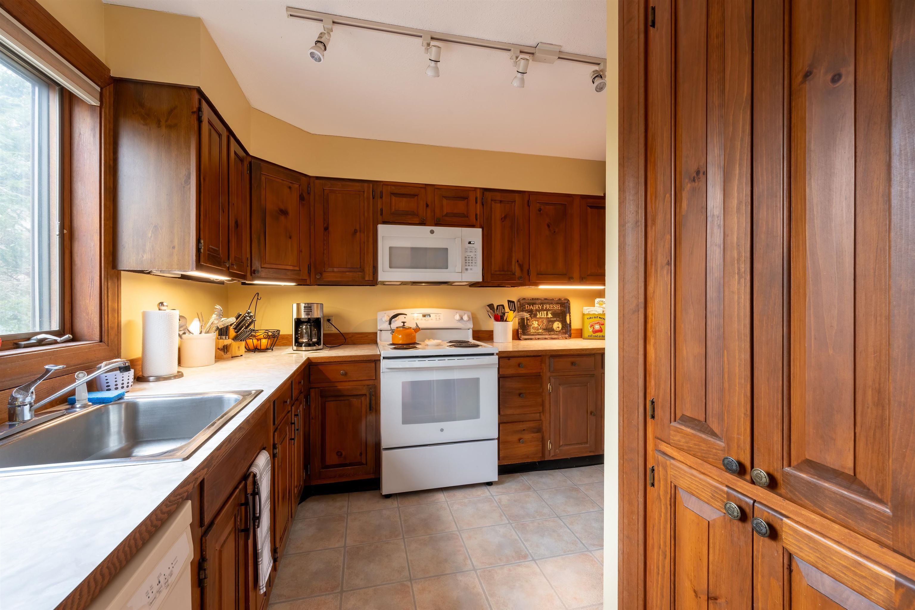 355 Lyman Batcheller Road, Unit 8A Hartford, VT 05059 - Photo 13 of 48 Gallery Image 13