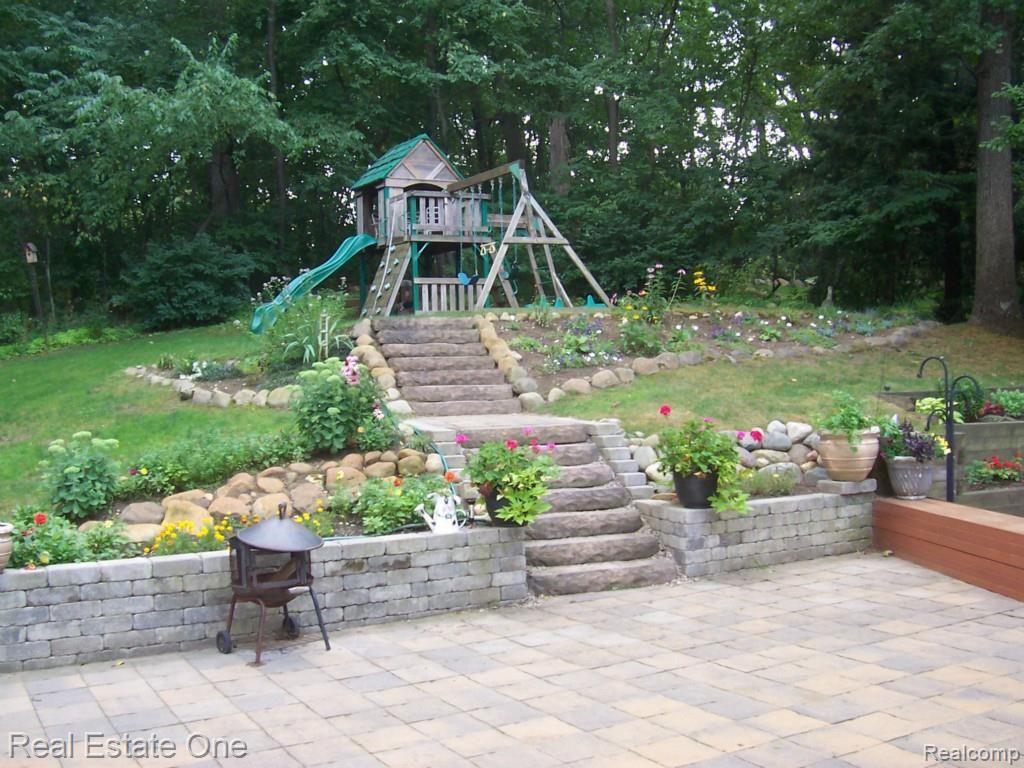 5735 Becker Drive Rochester, MI 48306 - Photo 34 of 39 019.jpg