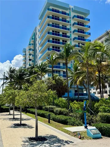 $2,500 | 9201 Collins Avenue, Unit 323, Surfside, FL 33154
