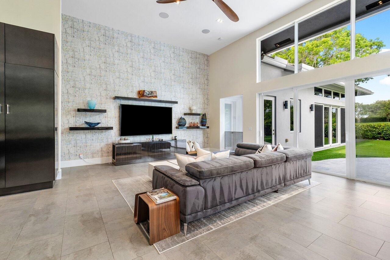 4920 Bocaire Boulevard Boca Raton, FL 33487 - Photo 19 of 61 Family room