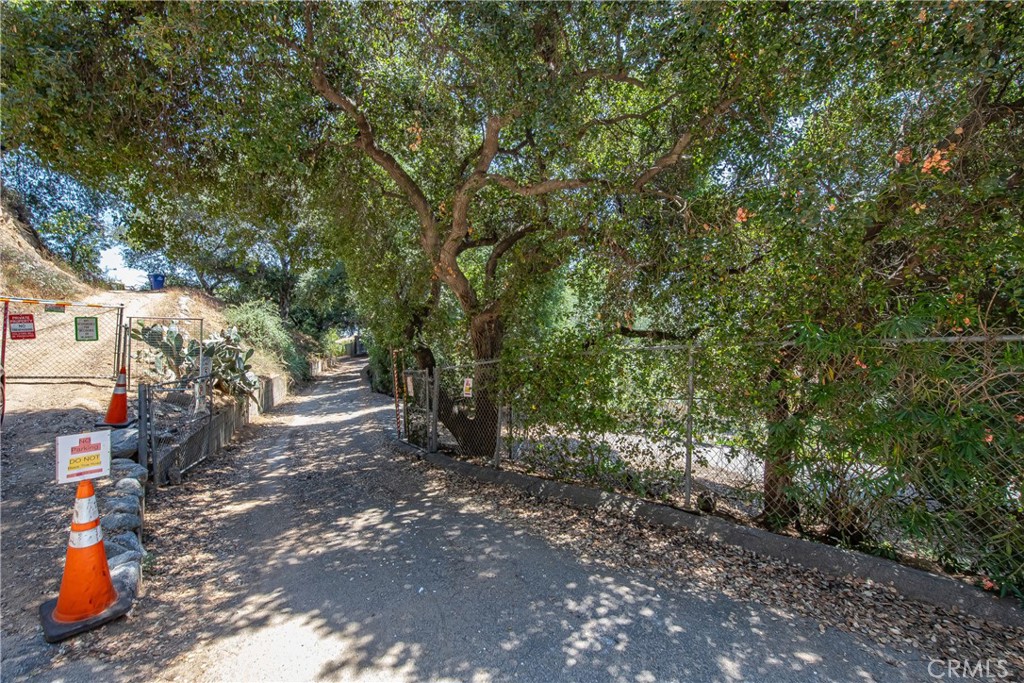 3577 Shaw Ranch Road Pasadena, CA 91107 - Photo 7 of 24 a view of outdoor space and yard