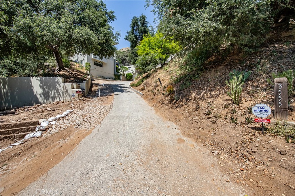 3577 Shaw Ranch Road Pasadena, CA 91107 - Photo 8 of 24 a view of a backyard with a large tree