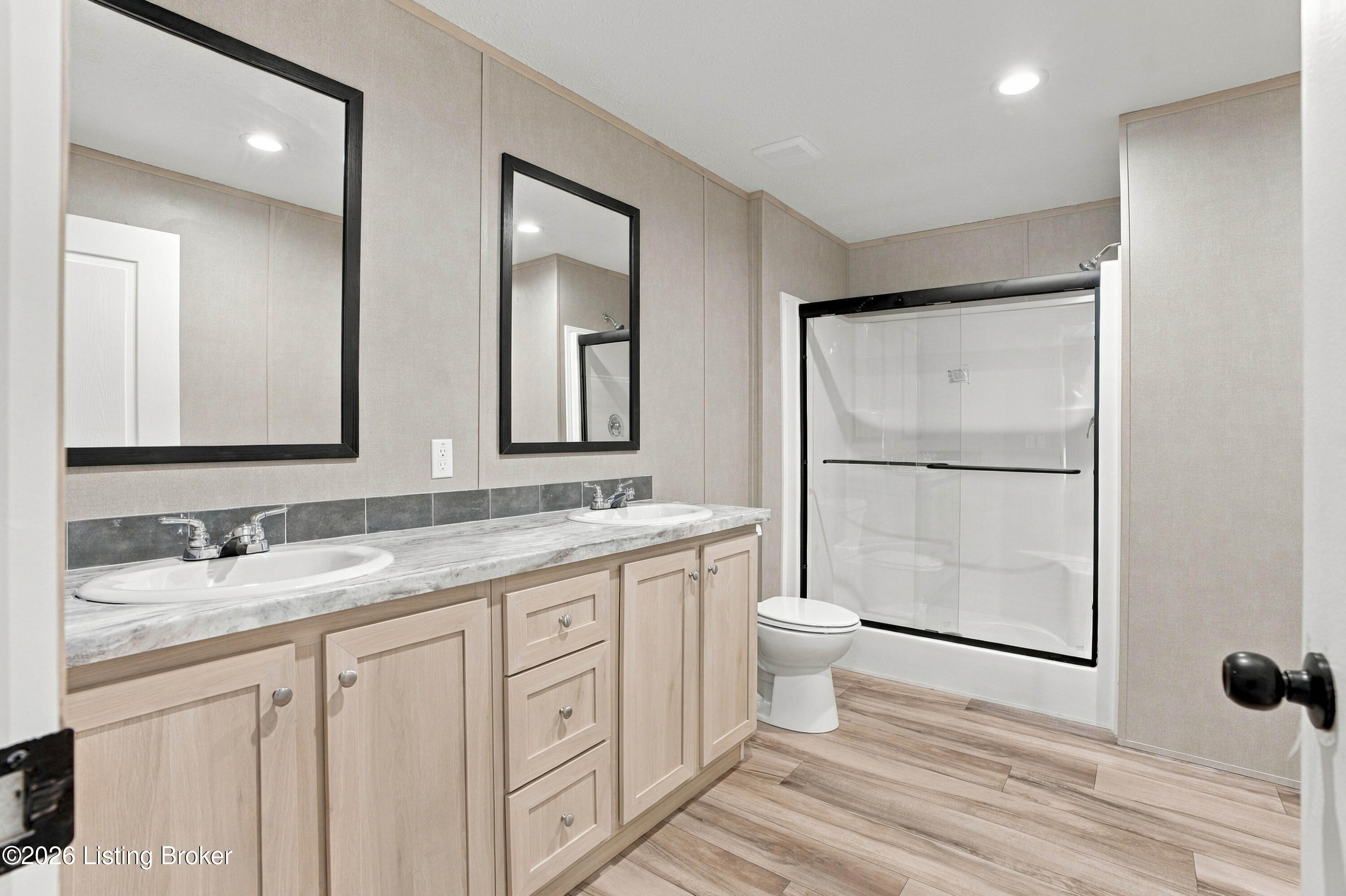 4489 Berrytown Road Rineyville, KY 40162 - Photo 19 of 39 19 - Primary Bath