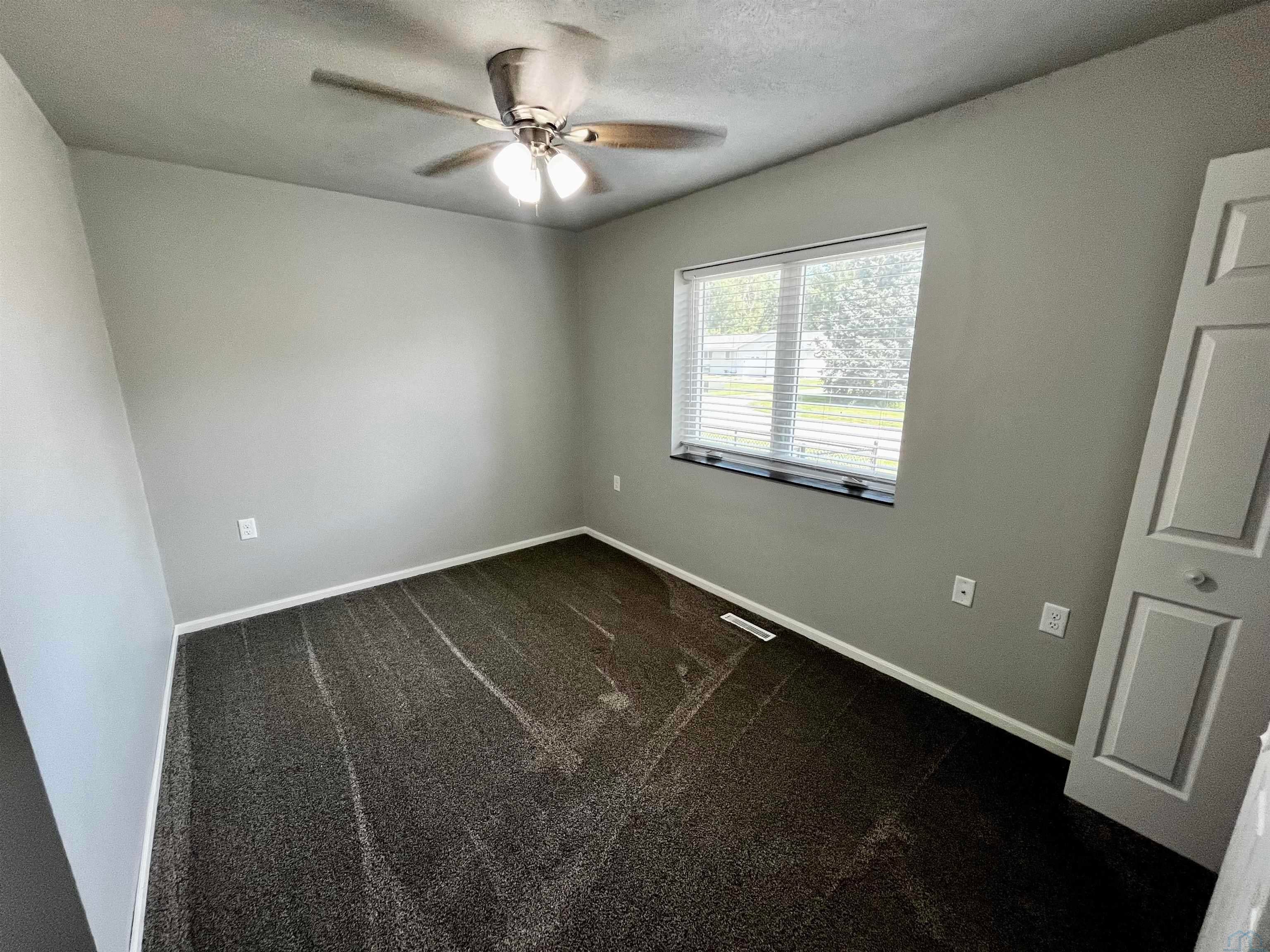 201 North Jackson Street Elk Point, SD 57025 - Photo 16 of 20 Gallery Image 16
