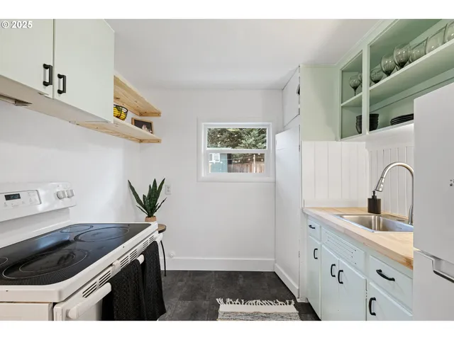 $560,000 | 3569 Willamette Street, Eugene, OR 97405