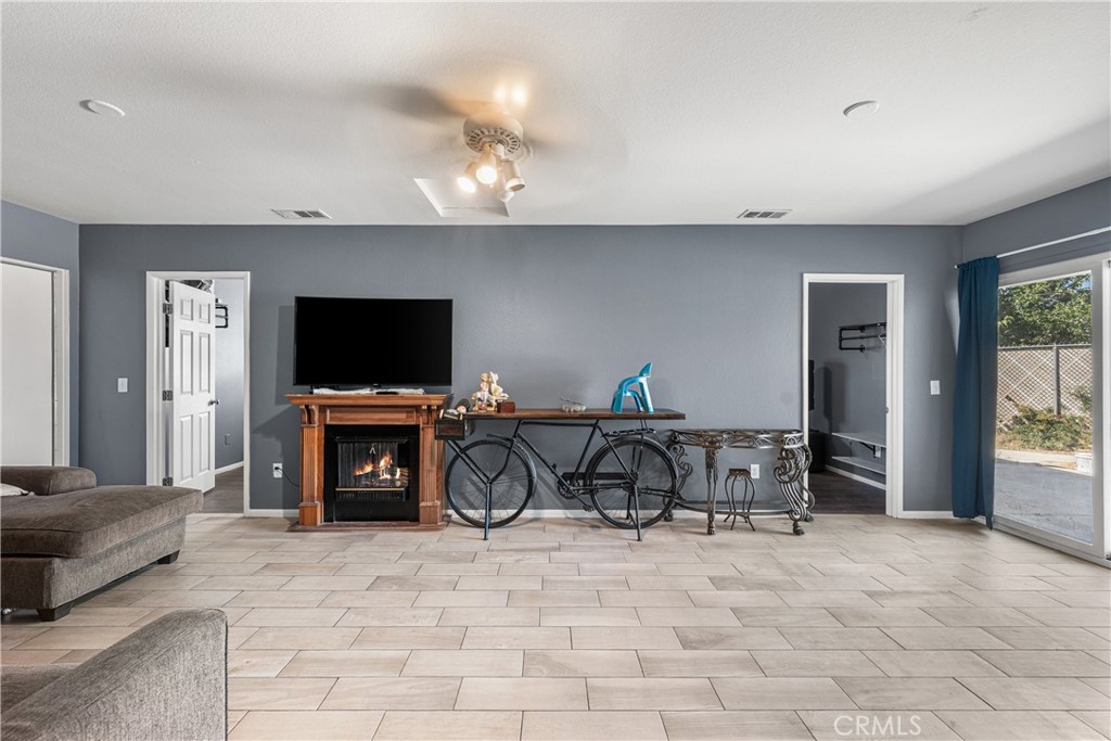 12579 Kewanna Road Apple Valley, CA 92308 - Photo 6 of 35 Gallery Image 6