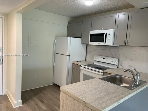 $1,700 | 16465 Northeast 22nd Avenue, Unit 511, North Miami Beach, FL 33160