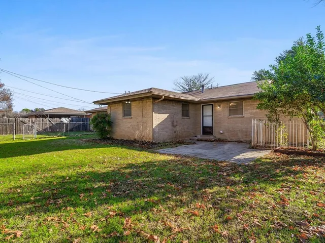 $2,100 | 4806 South Drive, Fort Worth, TX 76132