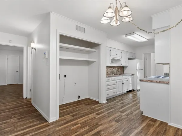 $1,900 | 4806 South Drive, Fort Worth, TX 76132