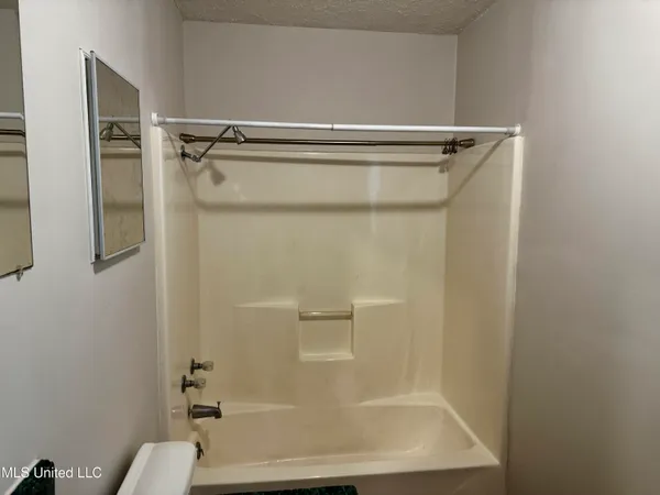 $120,000 | 8 Oak Lane, Natchez, MS 39120