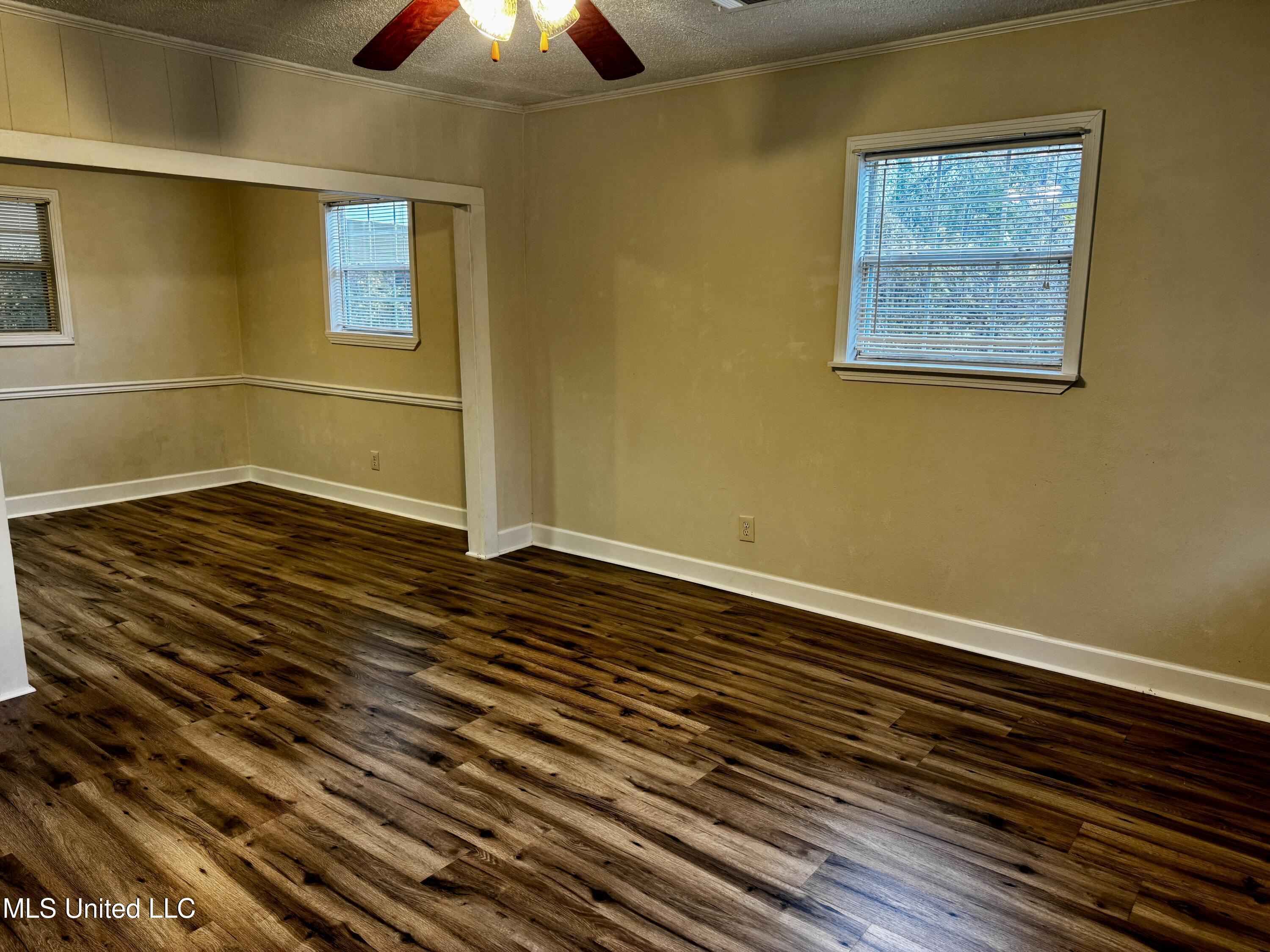 8 Oak Lane Natchez, MS 39120 - Photo 2 of 23 IMG_3024