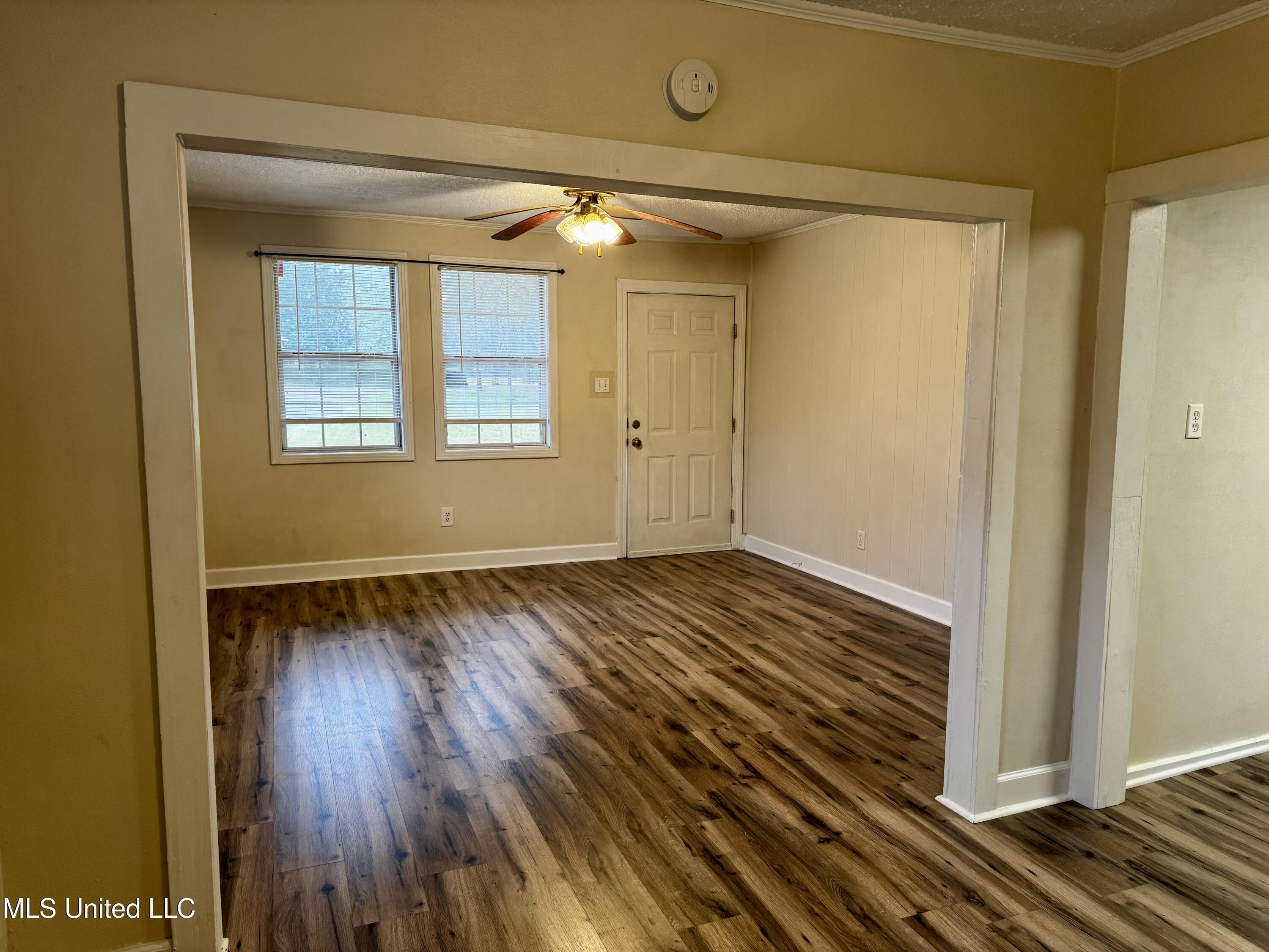 8 Oak Lane Natchez, MS 39120 - Photo 4 of 23 IMG_3037