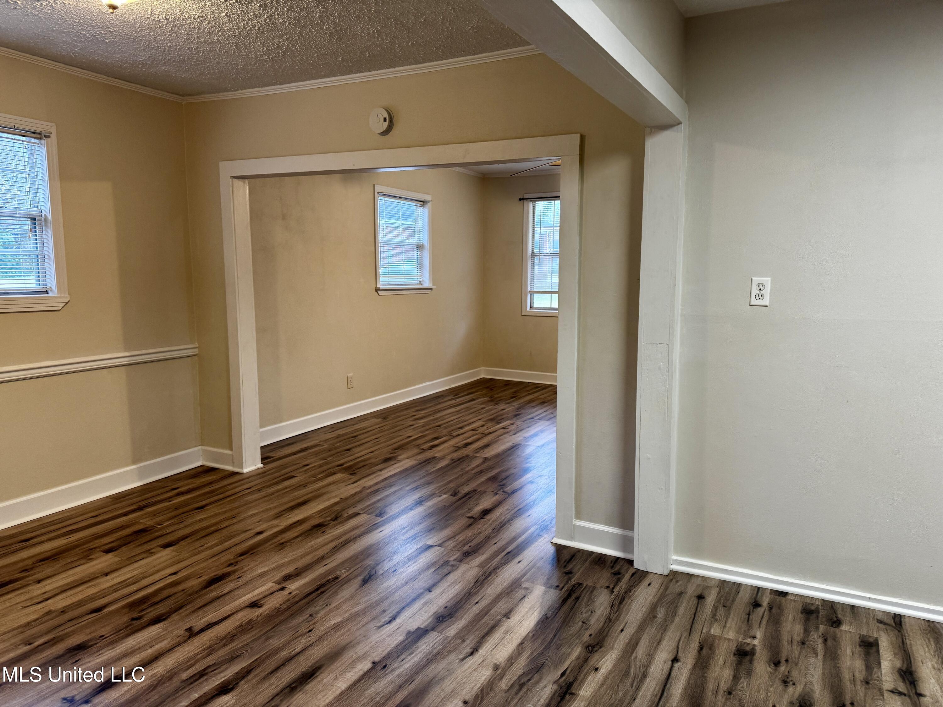 8 Oak Lane Natchez, MS 39120 - Photo 5 of 23 IMG_3036