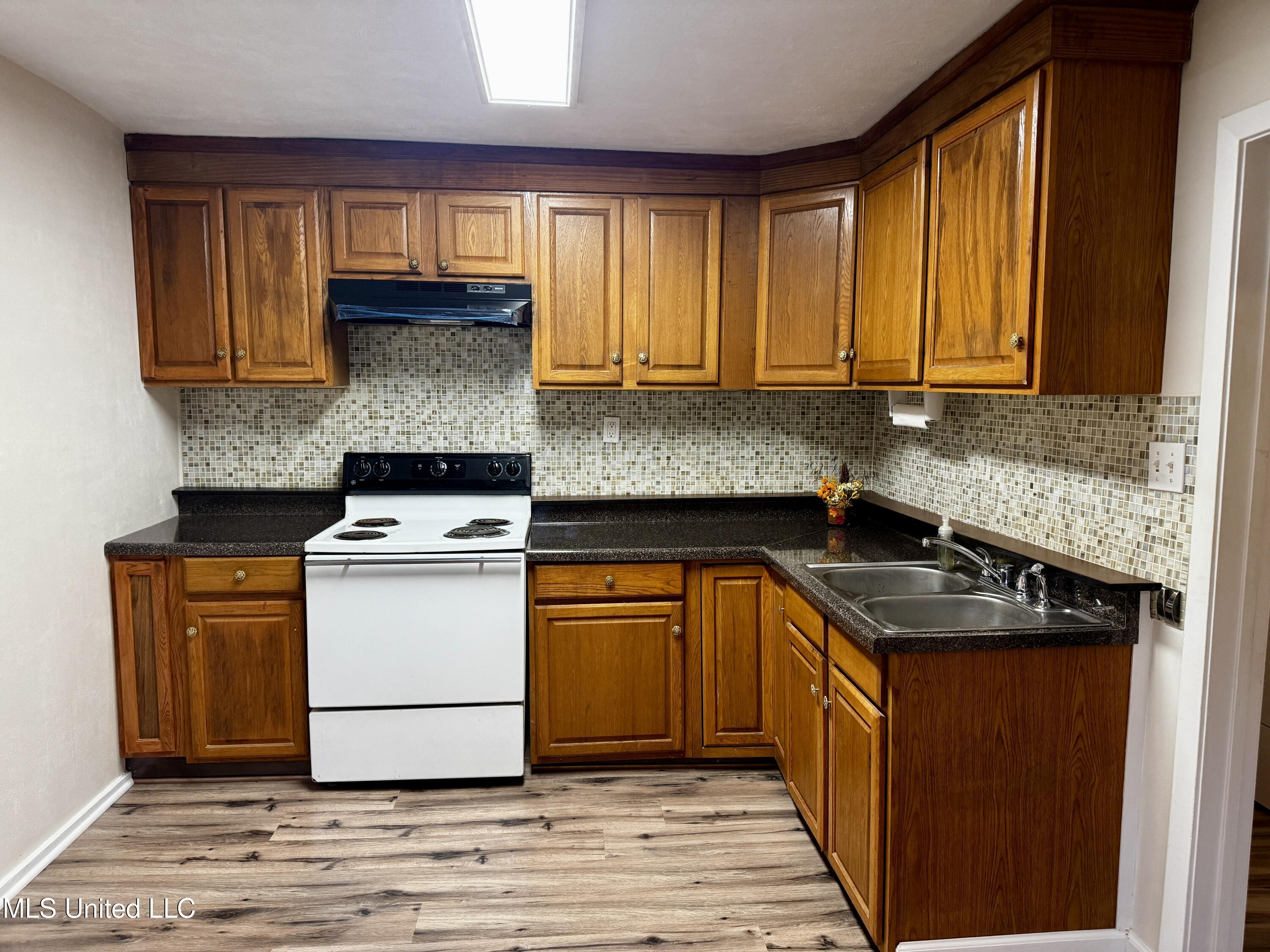 8 Oak Lane Natchez, MS 39120 - Photo 6 of 23 IMG_3028