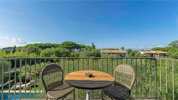 a view of room with washer and dryer