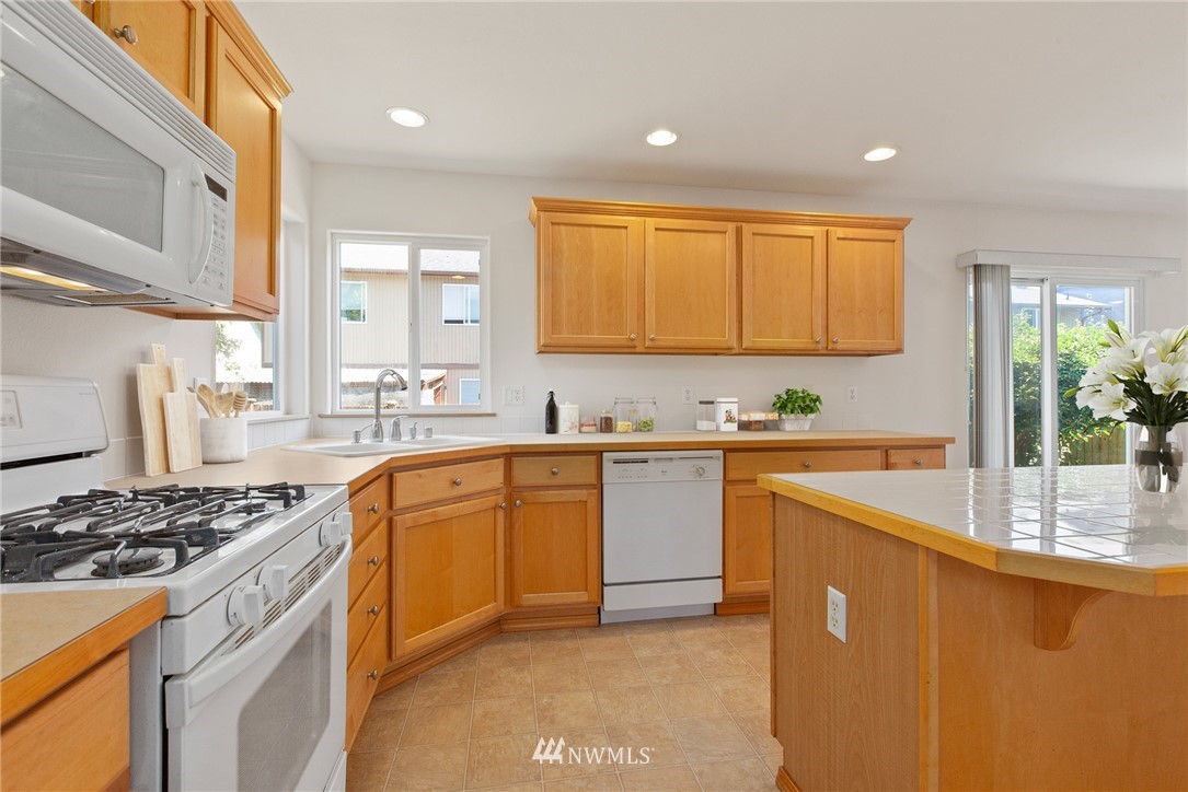 2008 Queen Avenue Northeast Renton, WA 98056 - Photo 11 of 29 Gallery Image 11