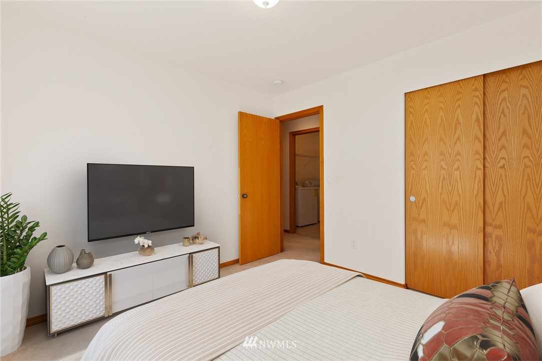 2008 Queen Avenue Northeast Renton, WA 98056 - Photo 14 of 29 Gallery Image 14