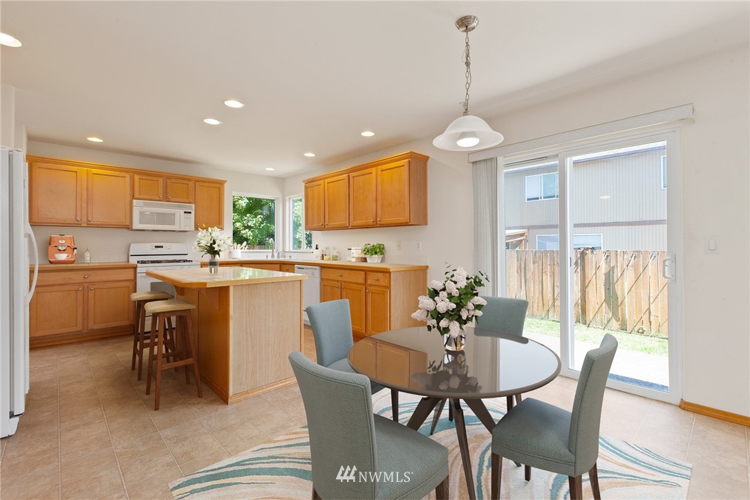 2008 Queen Avenue Northeast Renton, WA 98056 - Photo 9 of 29 Gallery Image 9