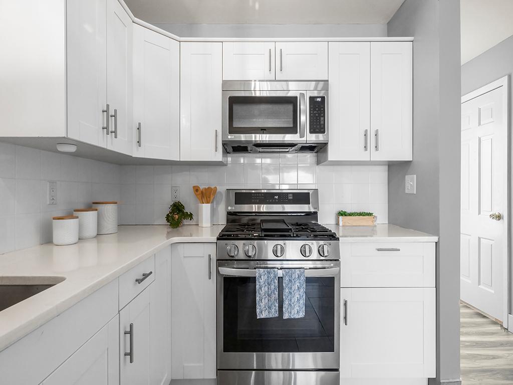 6140 Golden Valley Road Golden Valley, MN 55422 - Photo 4 of 31