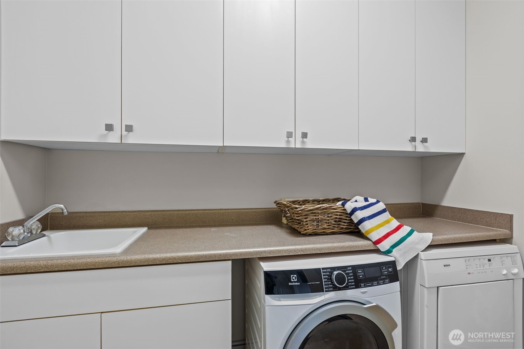 116 Aloha Street, Unit 116 Seattle, WA 98109 - Photo 18 of 28