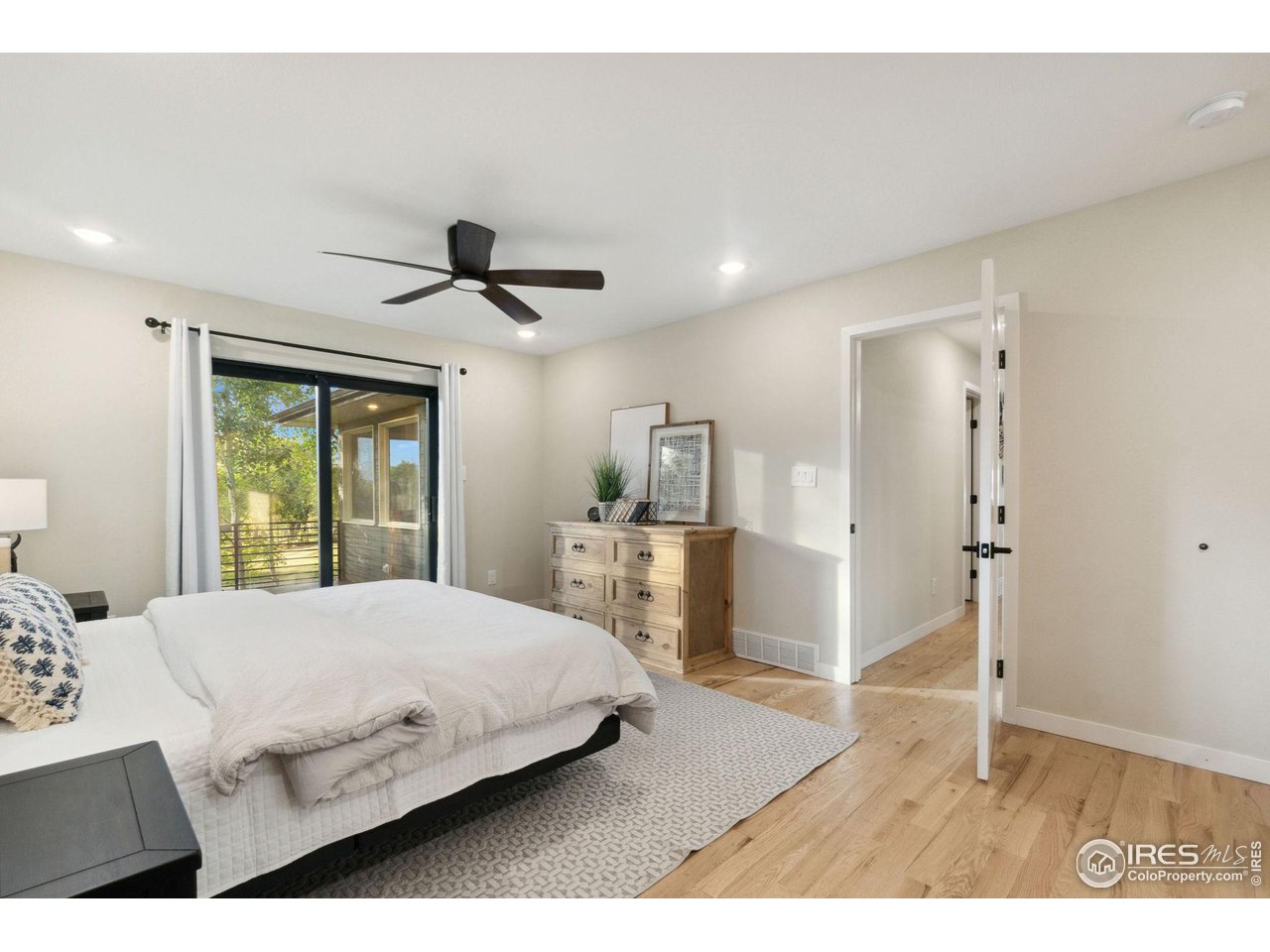 8861 Marathon Road Niwot, CO 80503 - Photo 20 of 40 a bedroom with a bed and a table