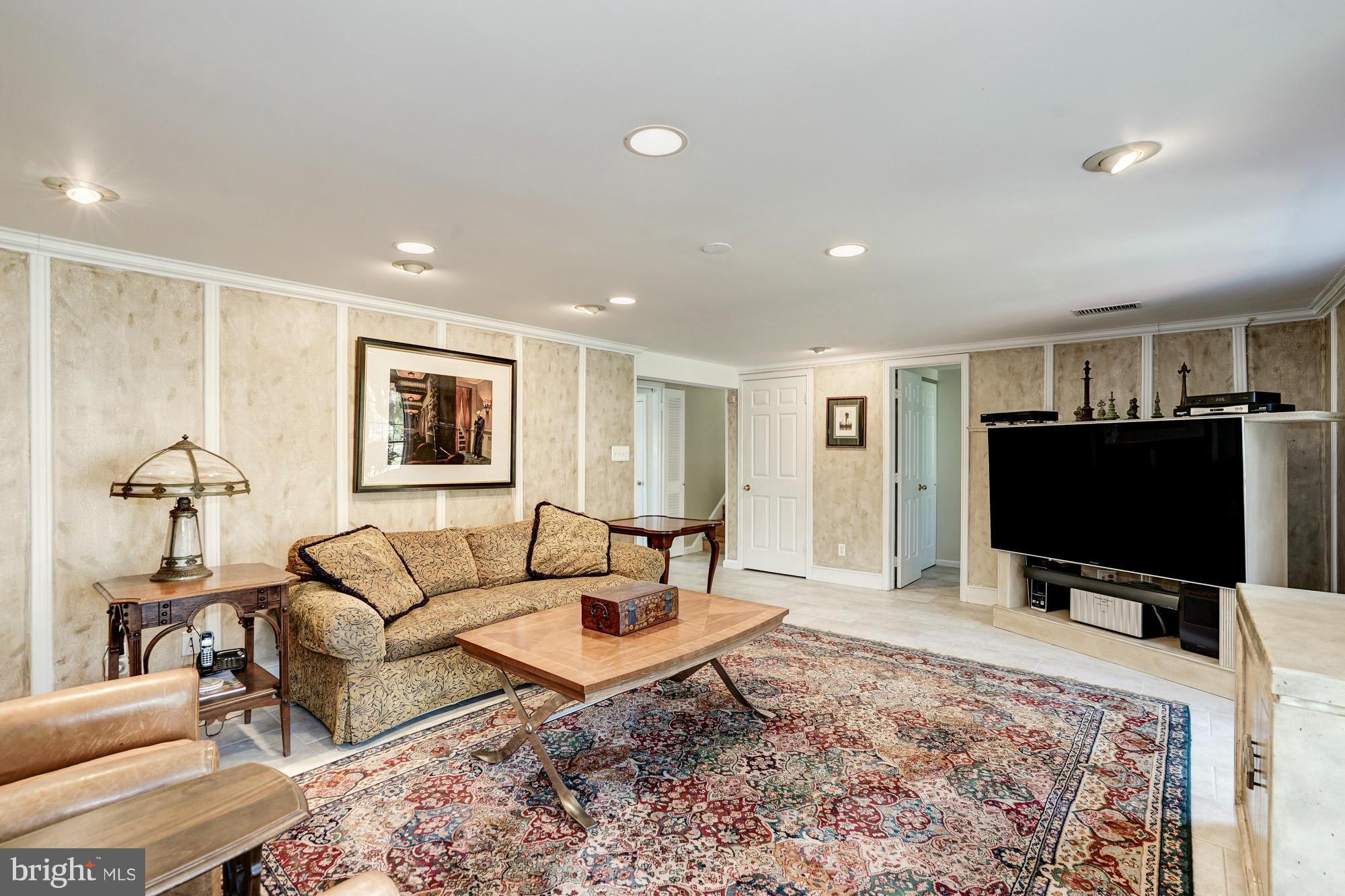 2411 Barbour Road Falls Church, VA 22043 - Photo 19 of 29 Family Room
