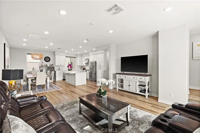 $1,290,000 | 202 Keeper, Irvine, CA 92618