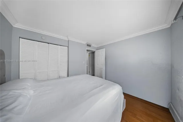 a big room with closet and closet