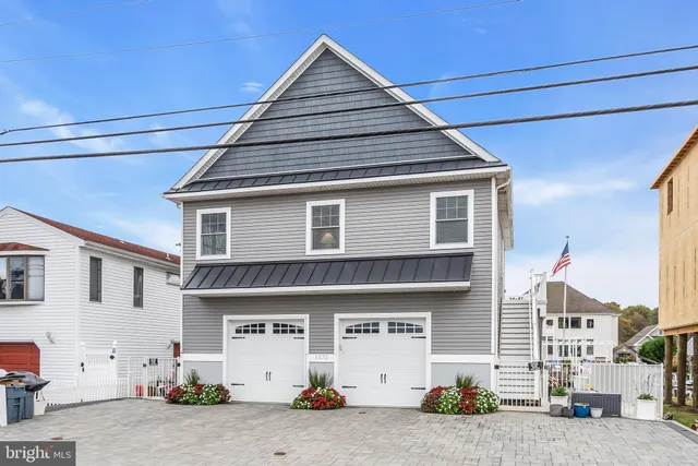 a view of a car park in front of house