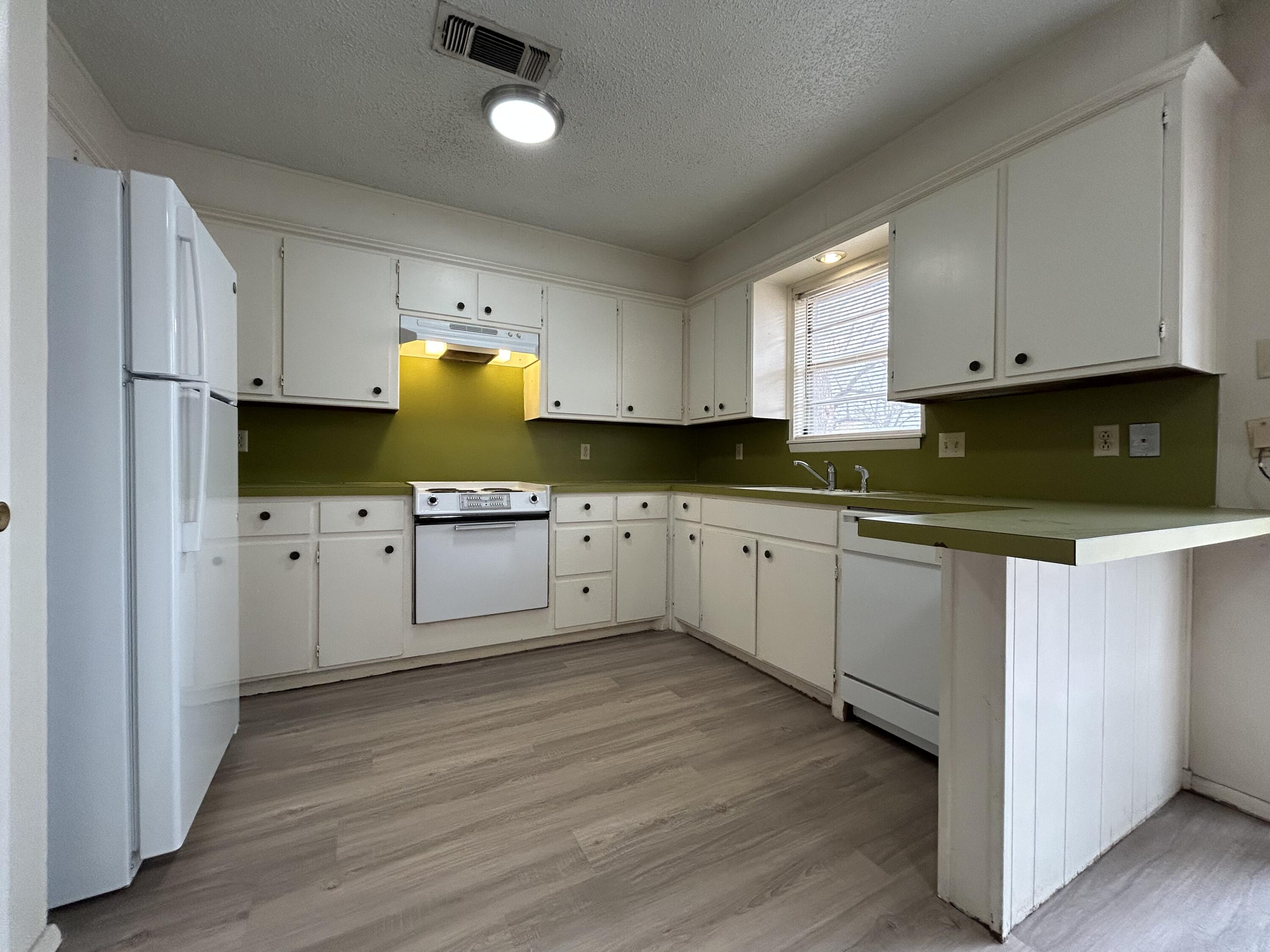 4303 52nd Street, Unit B Lubbock, TX 79413 - Photo 4 of 11 4