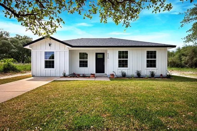 $245,000 | 936 South 10th Street, Aransas Pass, TX 78336