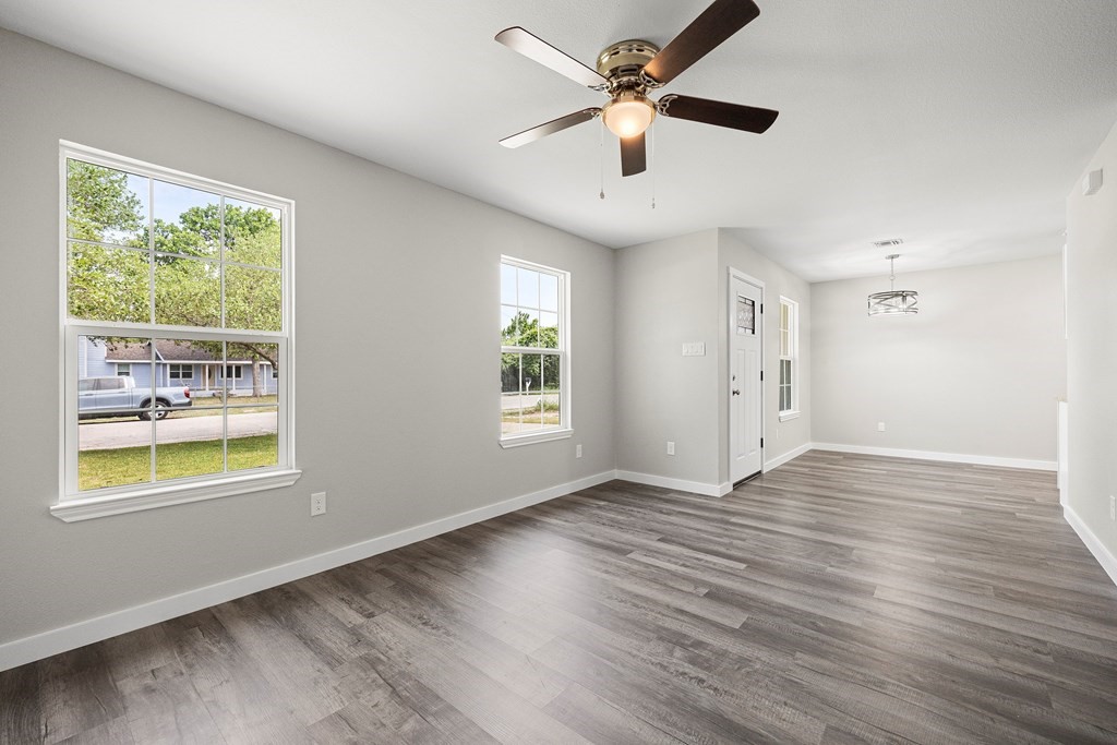 936 South 10th Street Aransas Pass, TX 78336 - Photo 4 of 22