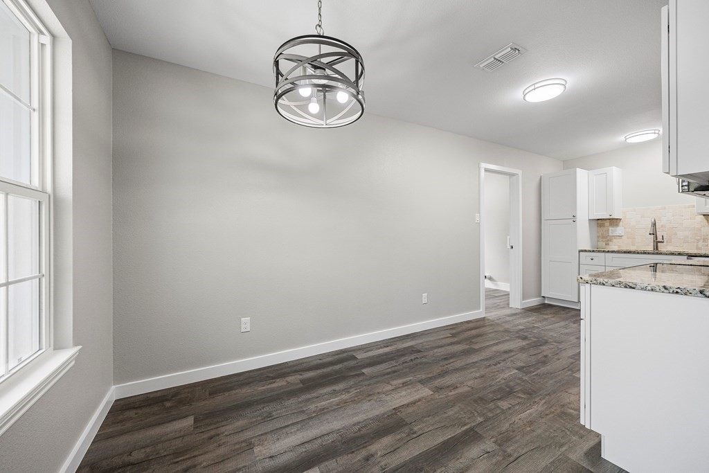 936 South 10th Street Aransas Pass, TX 78336 - Photo 7 of 22