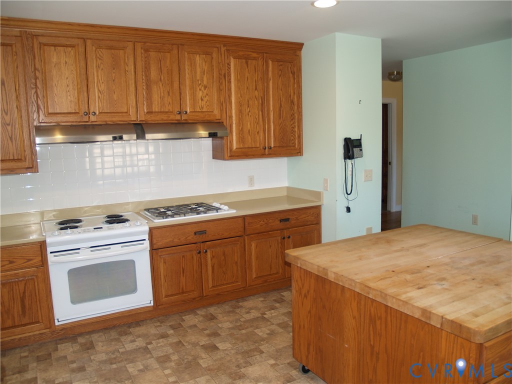 3129 Chickahominy Road Toano, VA 23168 - Photo 14 of 39 a kitchen with stainless steel appliances granite countertop a stove a sink and a refrigerator