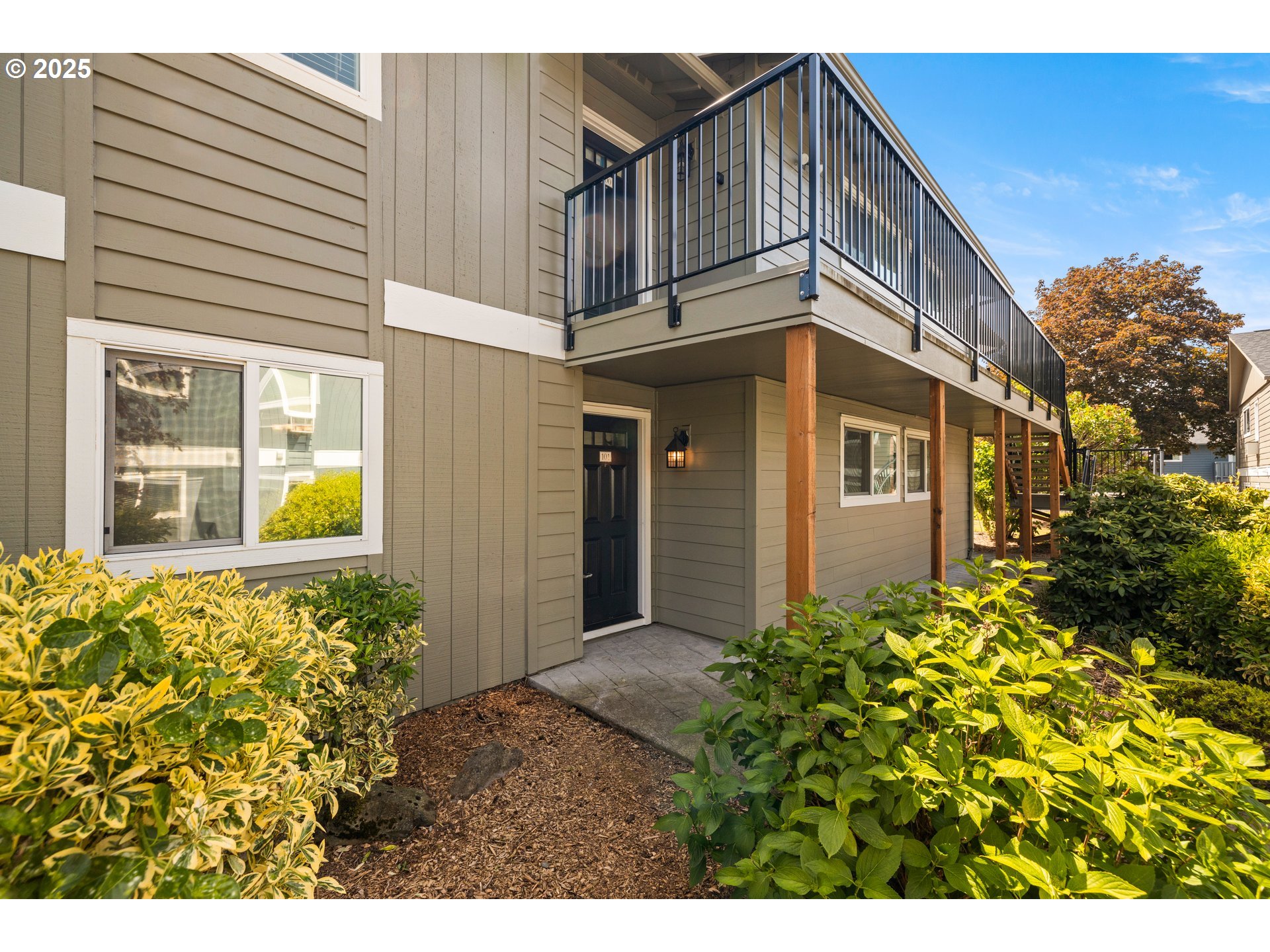 1950 Northwest 143rd Avenue, Unit 101 Portland, OR 97229 - Photo 2 of 45