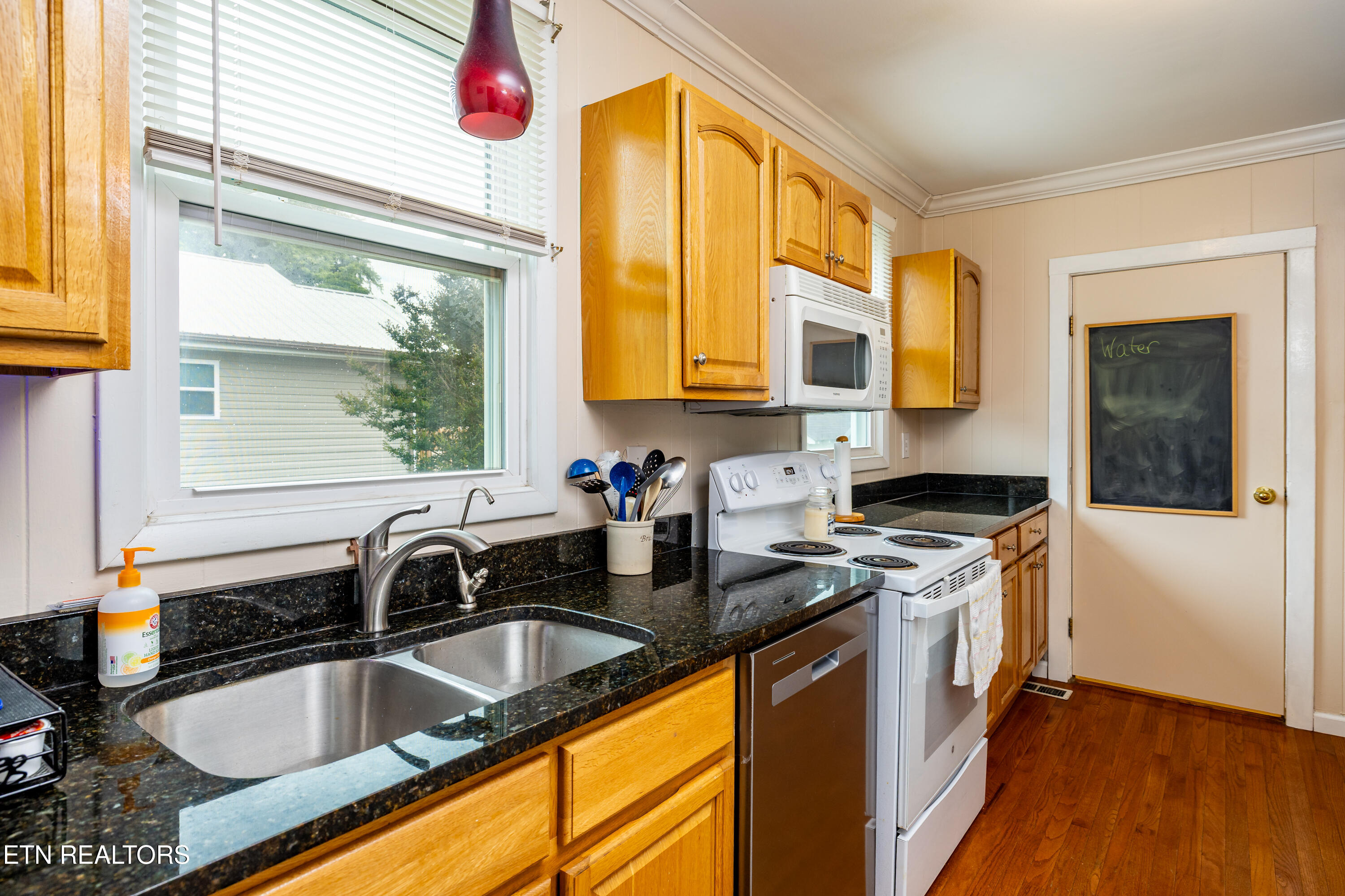310 West Lincoln Road Alcoa, TN 37701 - Photo 13 of 42 310WLincolnSt-33