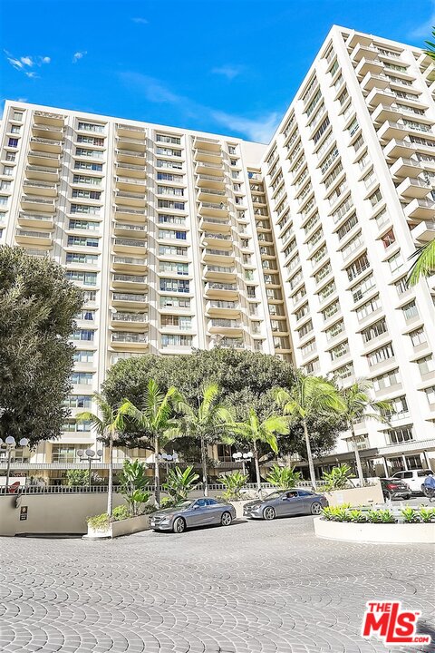 2160 Century Park East, Unit 1903 Los Angeles, CA 90067 - Photo 2 of 40 a view of entryway with a street