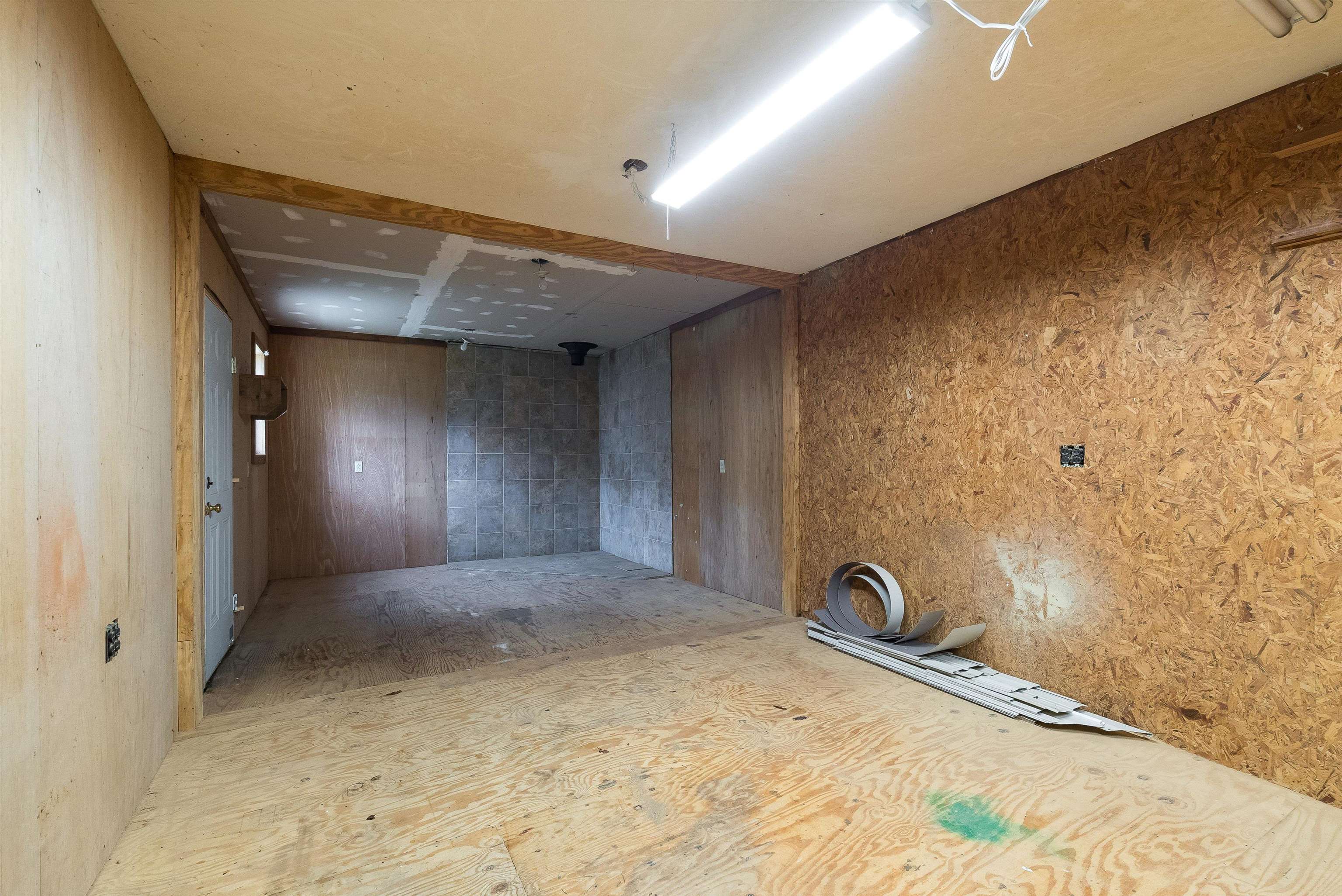 598 Broadhead School Road Greenville, VA 24440 - Photo 49 of 55 a view of a livingroom with a space