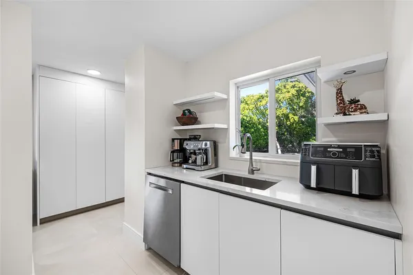 $1,200,000 | 2233 Northeast 30th Court, Lighthouse Point, FL 33064