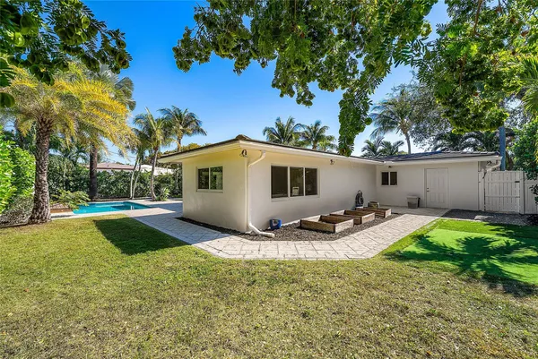 $1,200,000 | 2233 Northeast 30th Court, Lighthouse Point, FL 33064